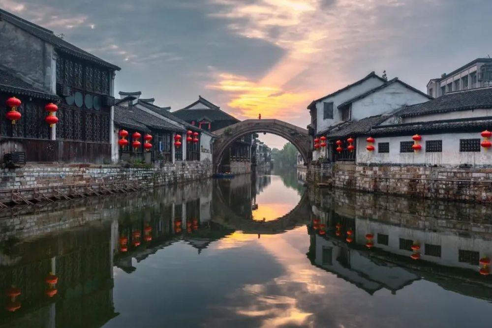 一直“漂泊”的他,终于歇下来开了小面馆,看店名他仿佛还在路上